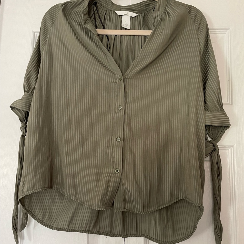 3/ $30 Sale | H&M Blouse